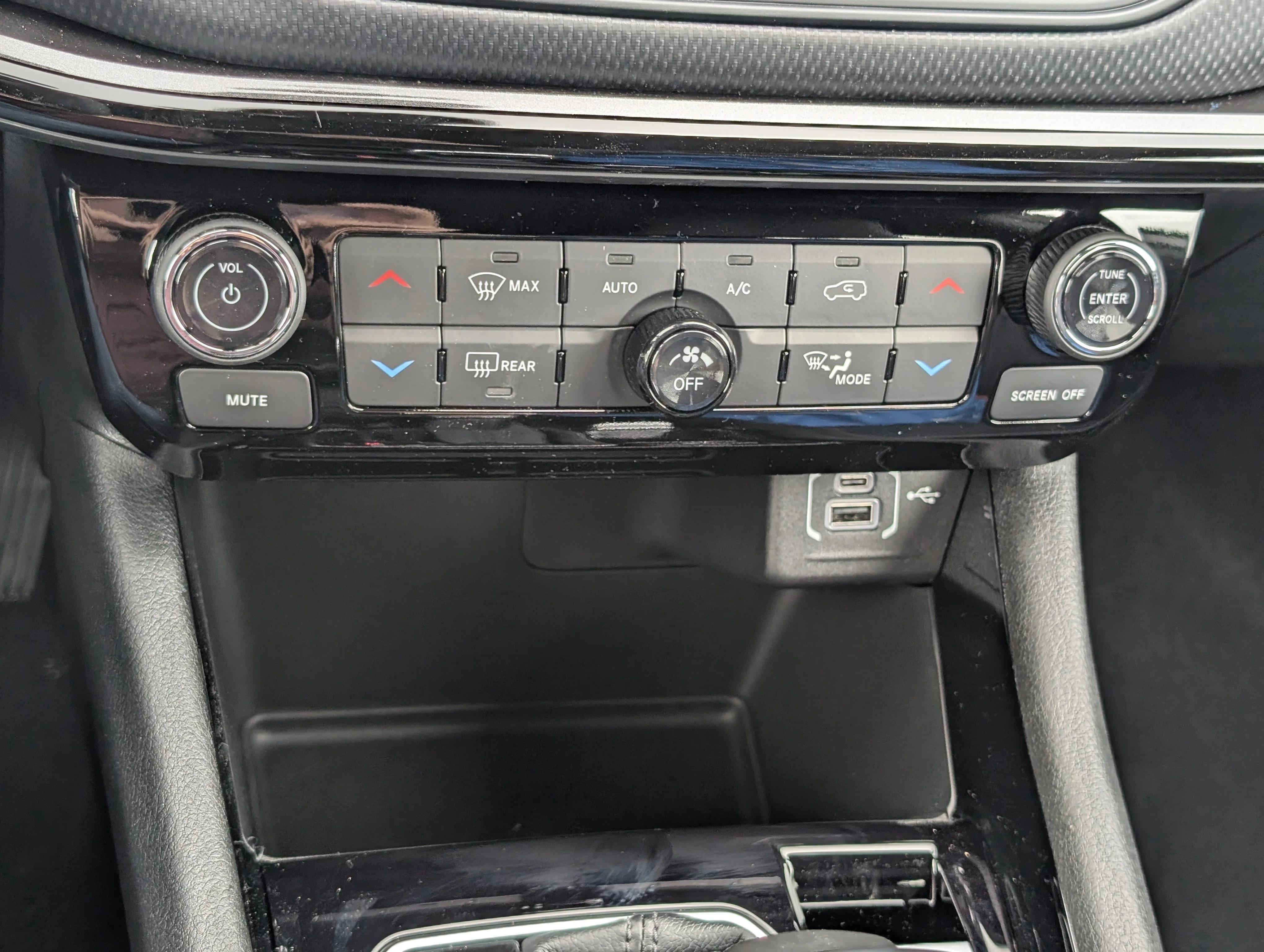 New 2026 Silver Zynith Metallic Jeep North image 31