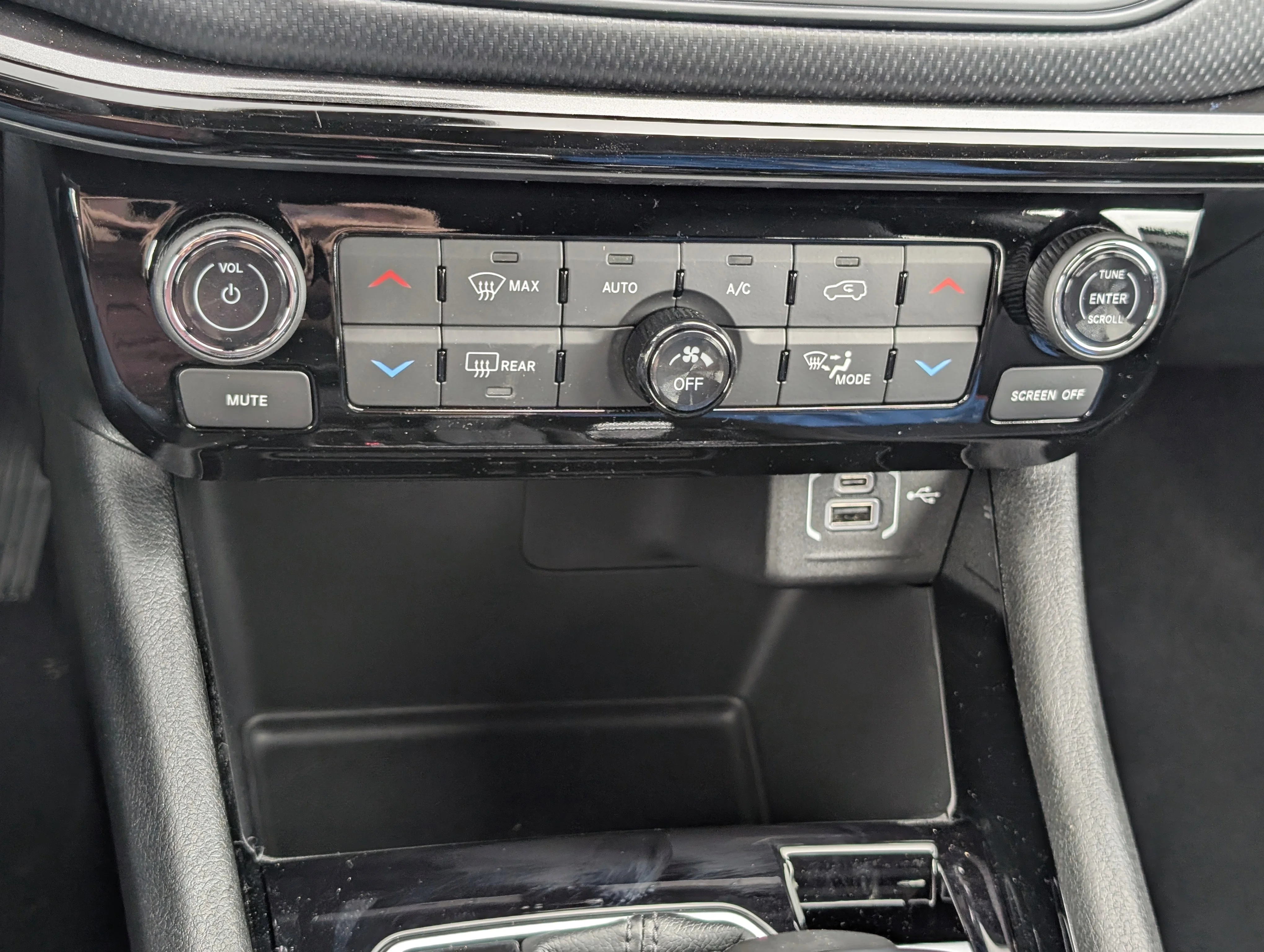New 2026 Silver Zynith Metallic Jeep North image 31