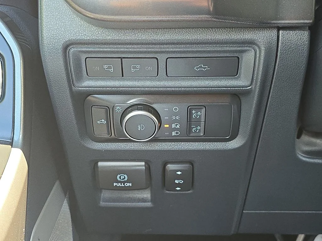 Used 2022 Blue Ford Tremor image 29