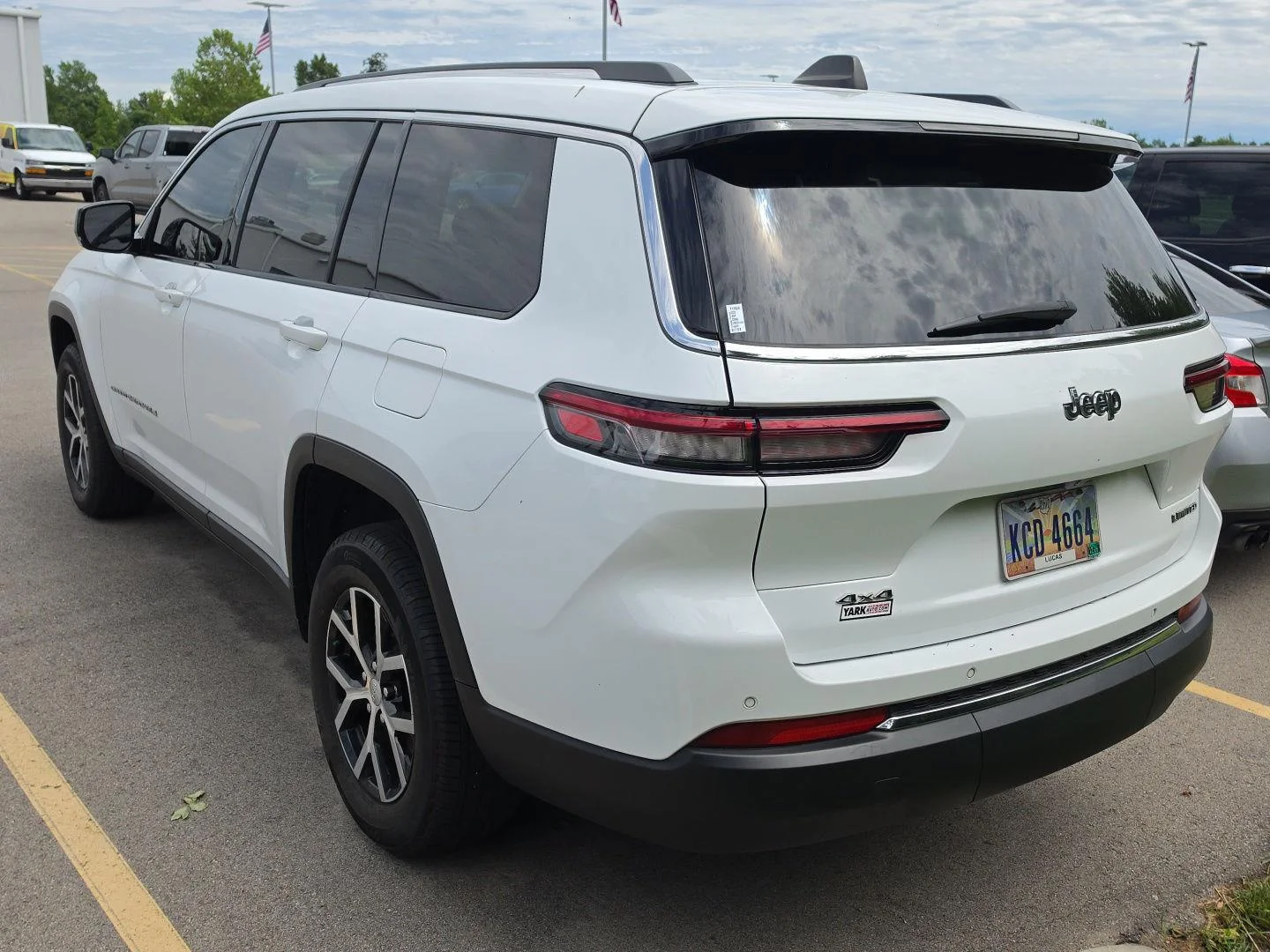 Used 2023 Bright White Clearcoat Jeep Limited image 4