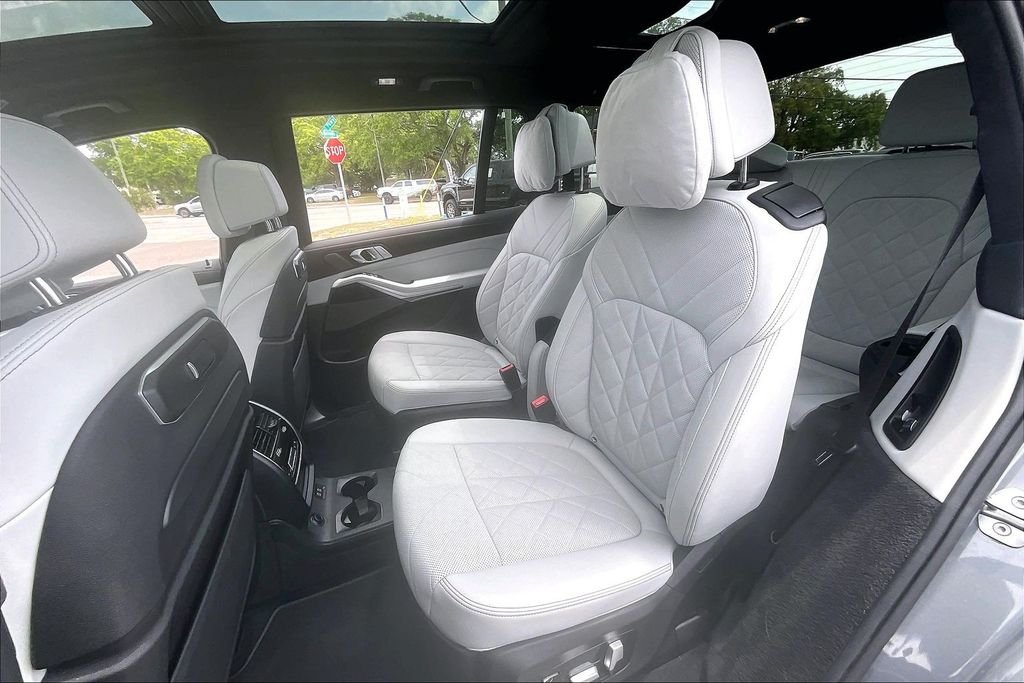 Used 2023 Gray BMW xDrive40i image 18
