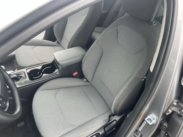 2025 Kia K4 LXS - Photo 15