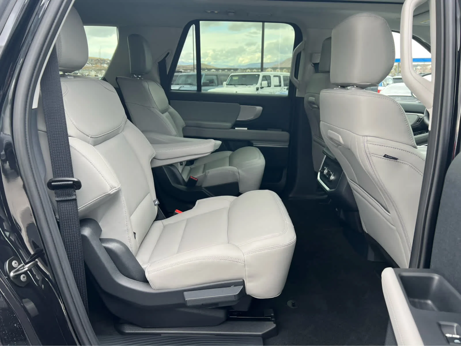 New 2026 Agate Black Metallic Ford MAX Active image 28