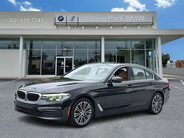 Used 2019 Black Sapphire Metallic BMW 530e xDrive iPerformance image 1