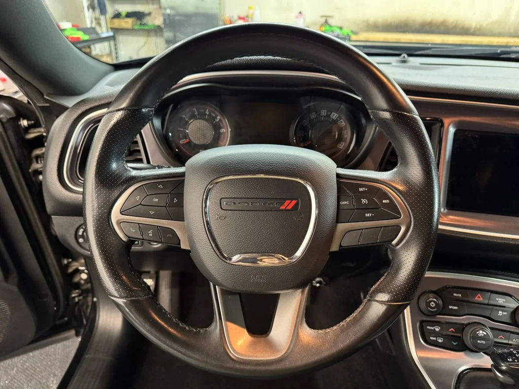 Used 2019 Black Dodge SXT image 18