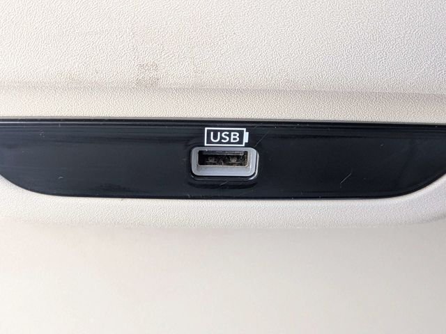 Used 2020 Silver Chrysler Limited image 15