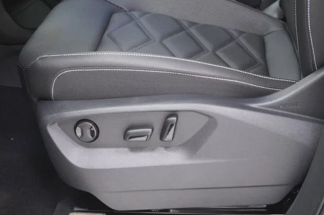 New 2026 Pure Gray Volkswagen 2.0T SE w/Technology image 16