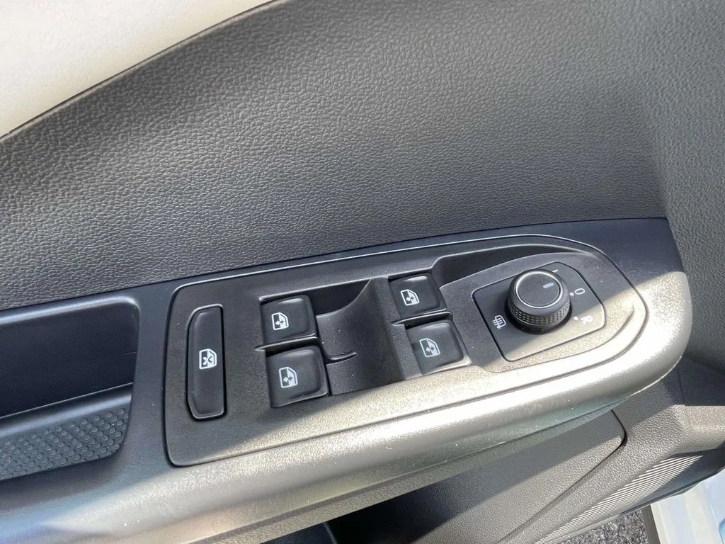 2025 Volkswagen Taos SE - Photo 15