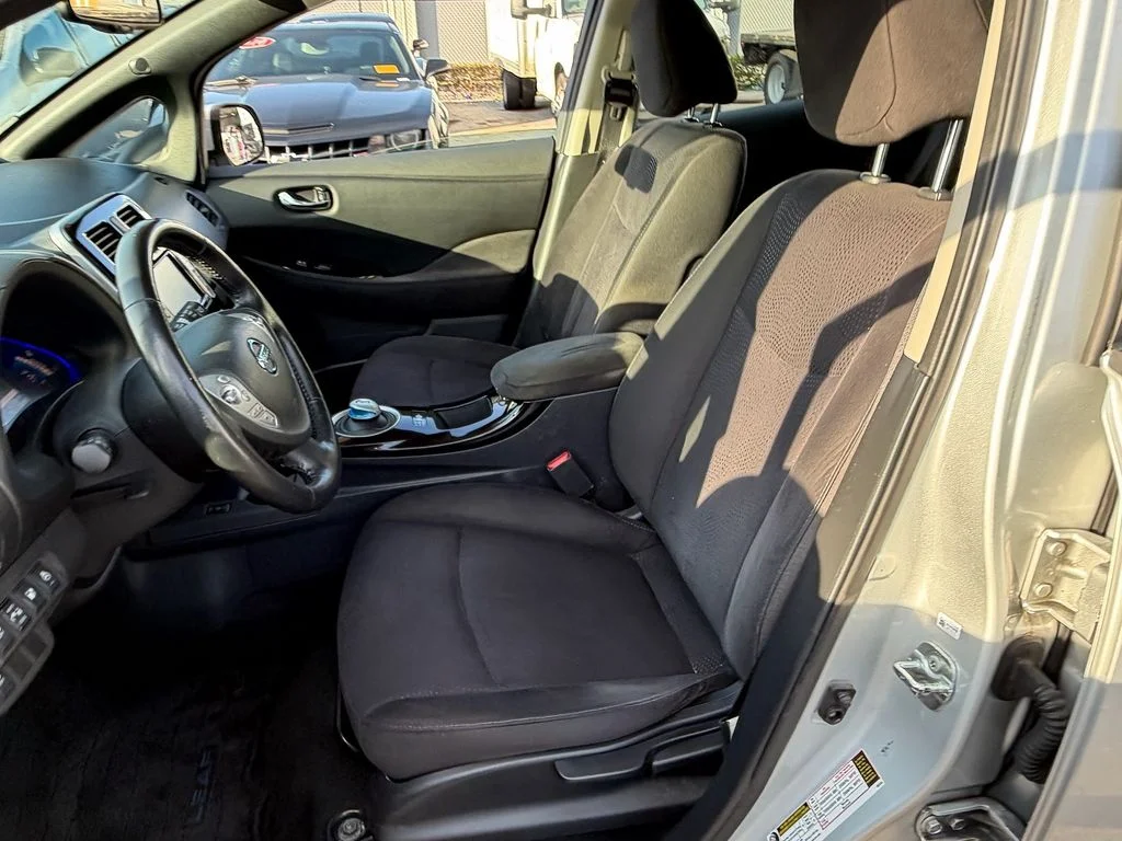 Used 2013 Silver Nissan SV image 10