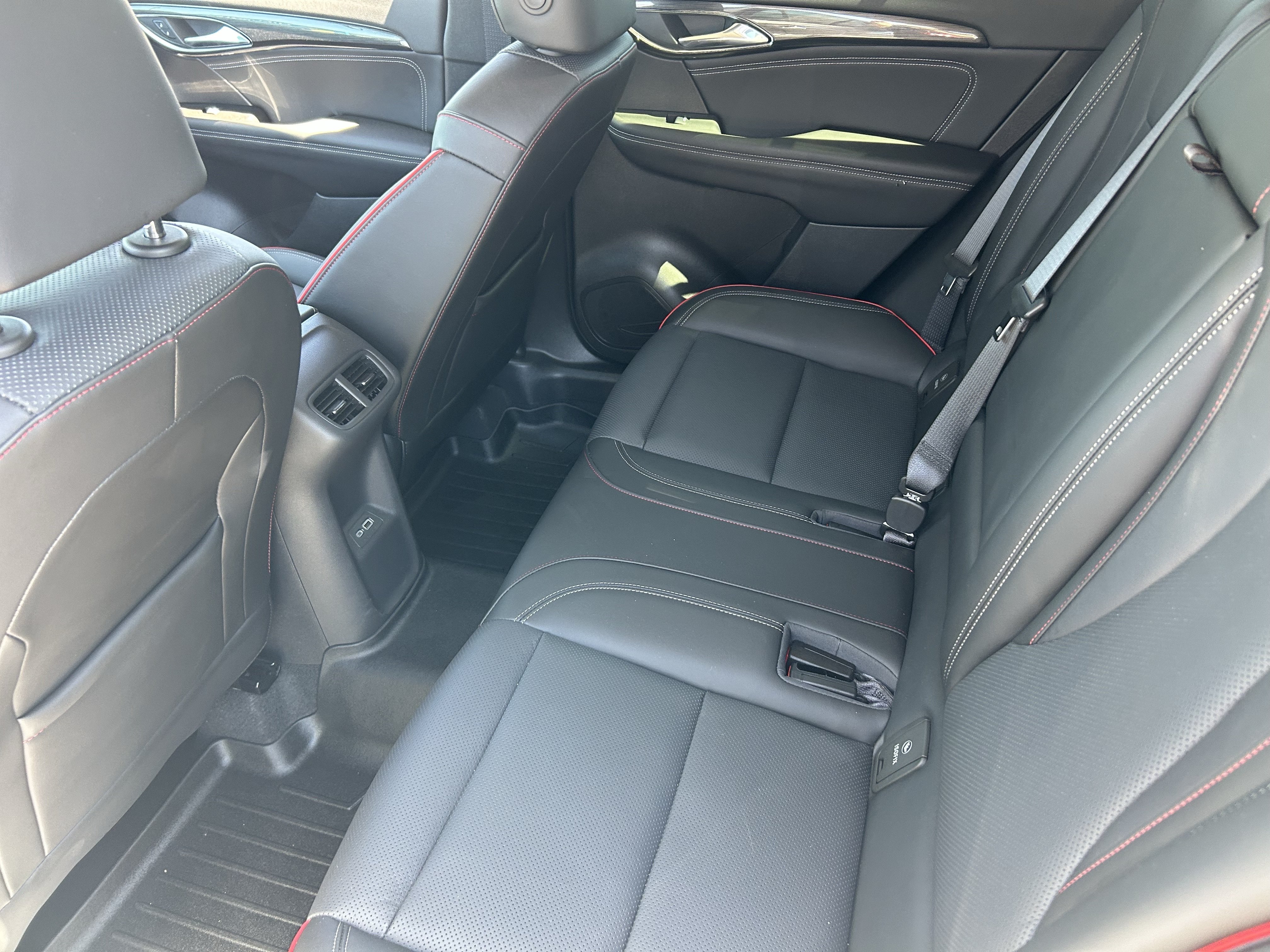 2022 Buick Envision Essence - Photo 28