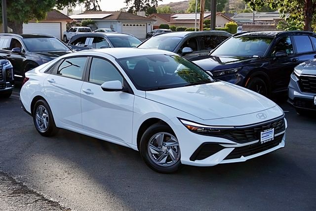 New 2026 White Hyundai SE image 2