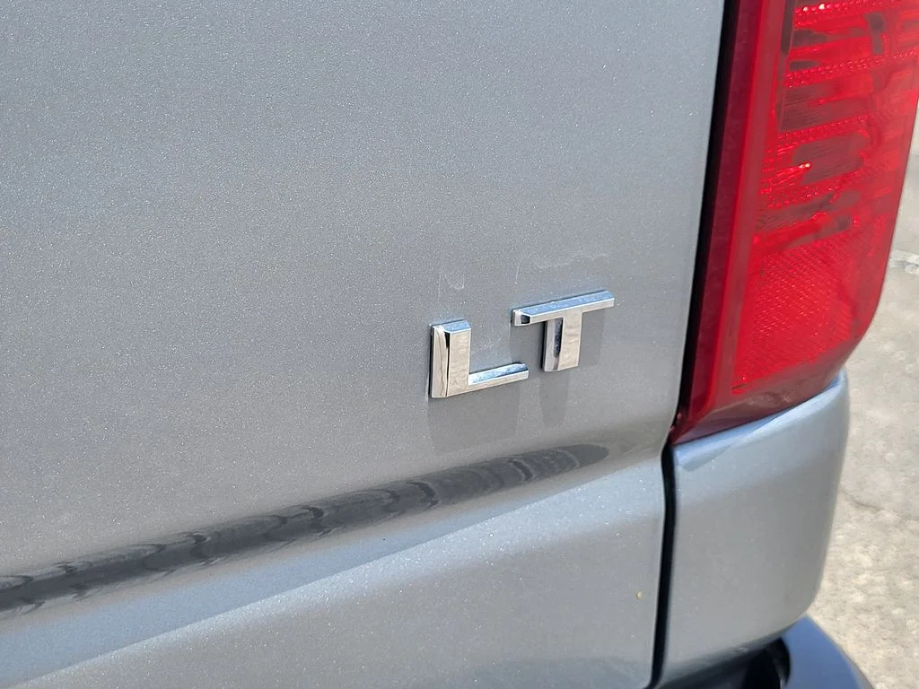 Used 2025 Sterling Gray Metallic Chevrolet LT image 9