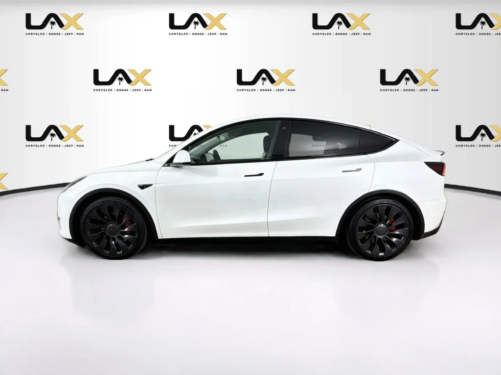 Used 2022 White Tesla Performance image 4
