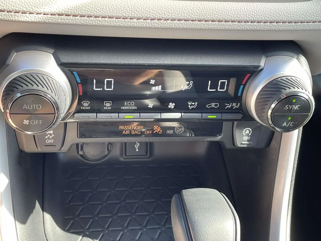 Used 2021  Toyota XLE image 26