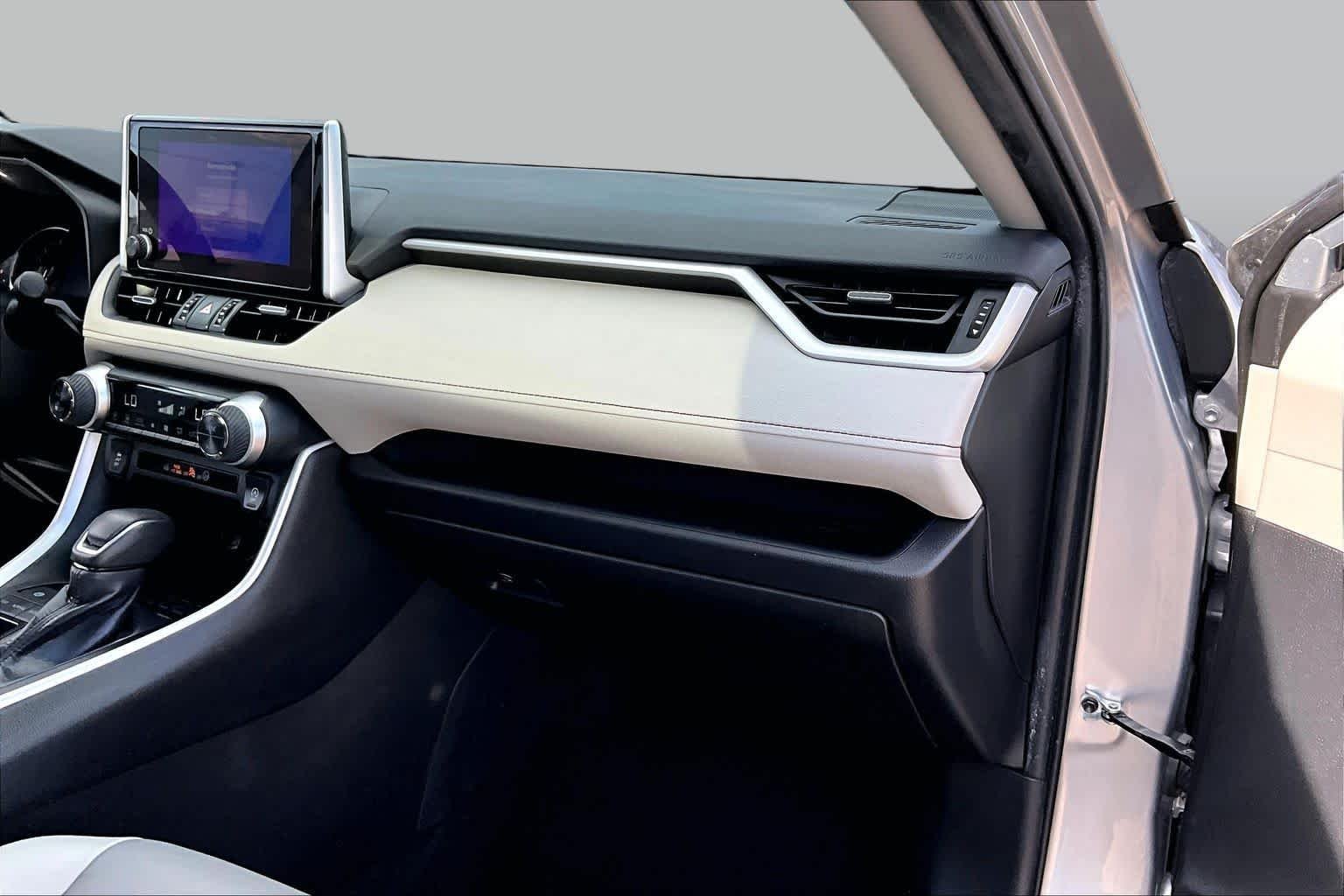 Used 2024 Silver Sky Metallic Toyota XLE Premium image 19