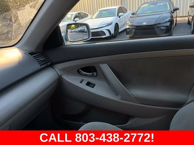 Used 2009 Silver Toyota  image 23