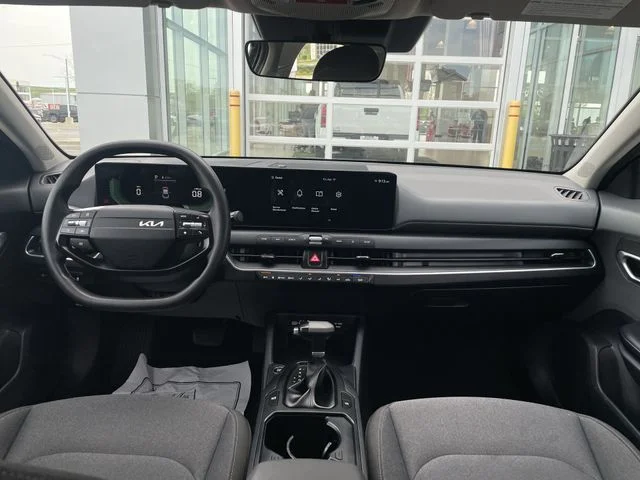 2025 Kia K4 LXS - Photo 38