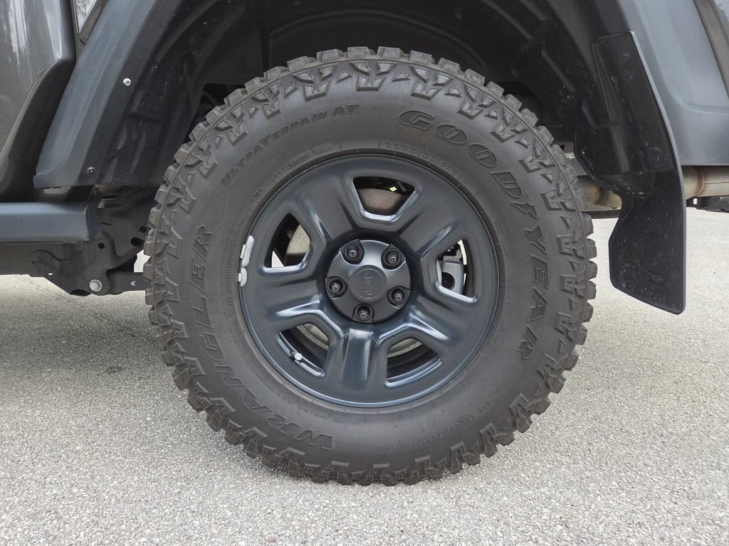Certified Used 2023 Granite Crystal Metallic Clearcoat Jeep Sport image 20