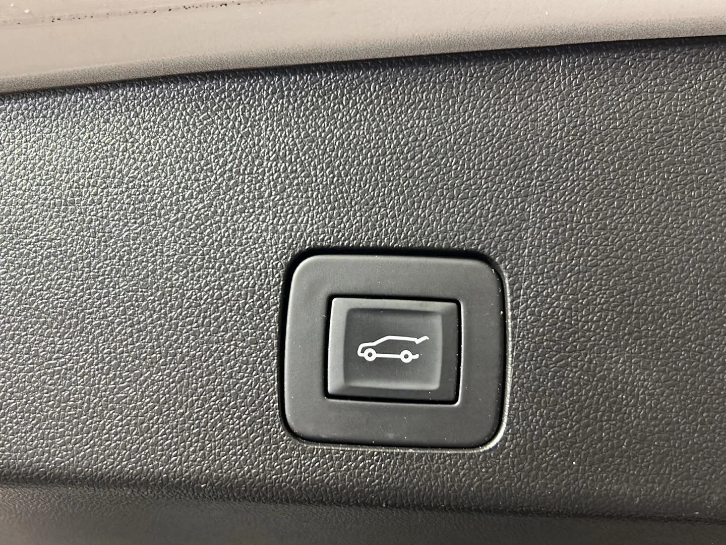 Used 2023 Summit White Buick Select image 10