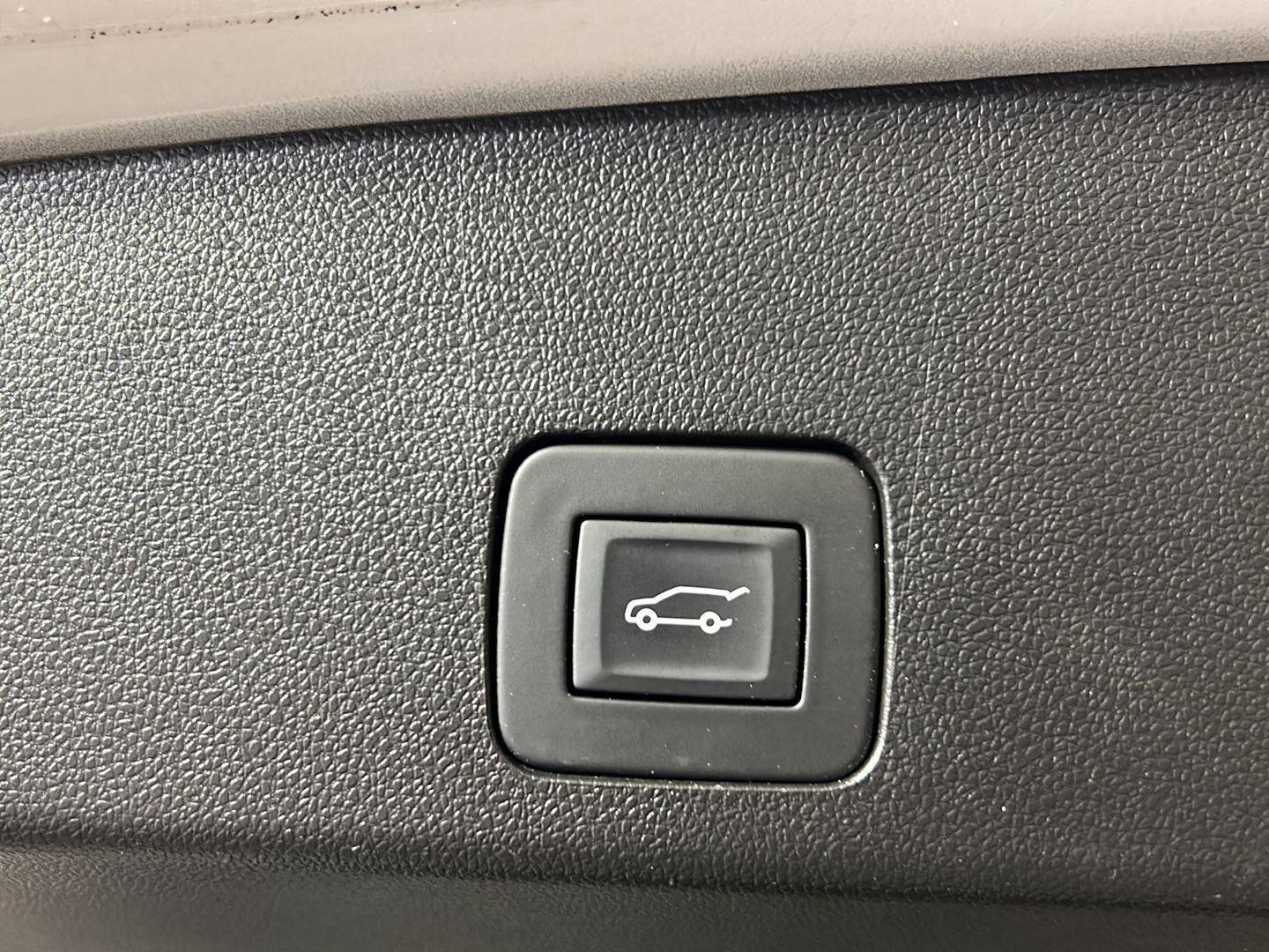 Used 2023 Summit White Buick Select image 10