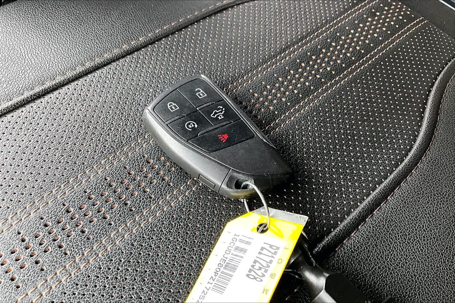 Used 2023 Dark Ash Metallic Chevrolet High Country image 15