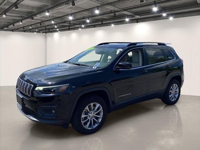 Used 2022 Diamond Black Crystal Pearlcoat Jeep Latitude Lux image 3