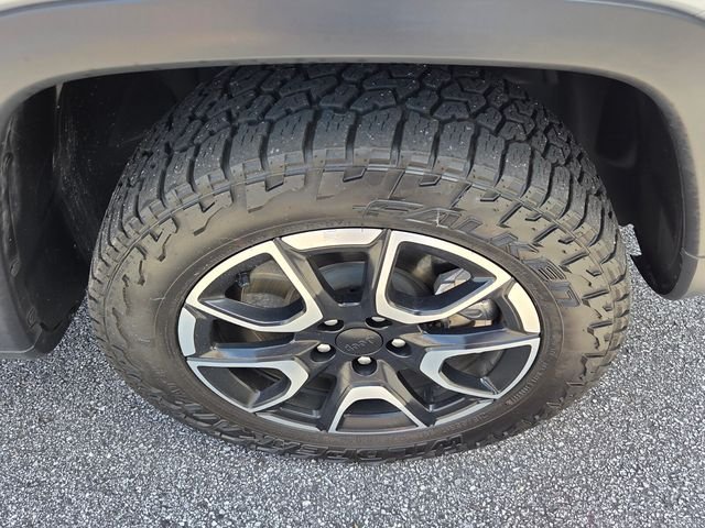 Used 2024 Silver Jeep Trailhawk image 11
