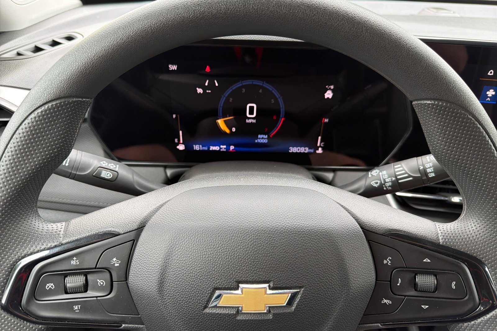 Used 2025 Summit White Chevrolet LT image 23