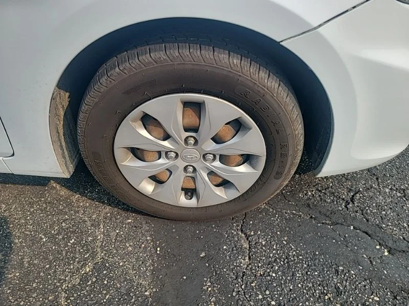 Used 2017 White Hyundai SE image 7