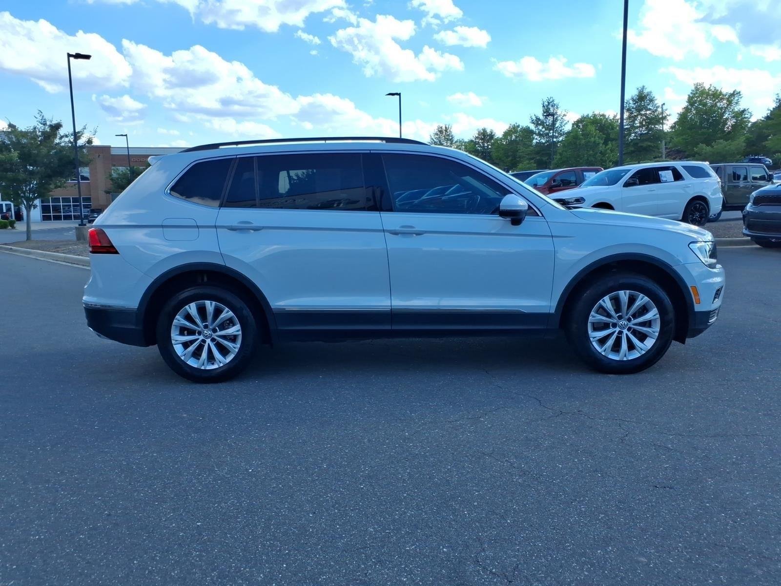 Used 2018 Platinum Gray Metallic Volkswagen SEL image 11