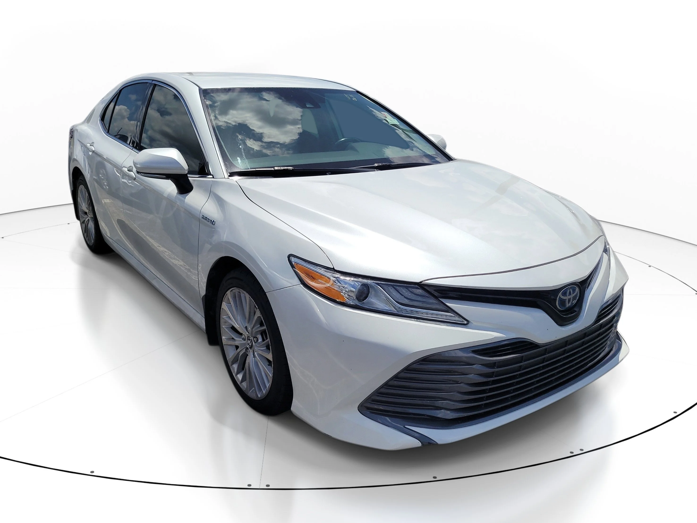 Used 2020 Pearl Toyota Hybrid XLE image 1