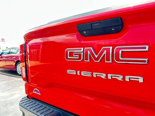 Used 2020 Cardinal Red GMC SLE image 9