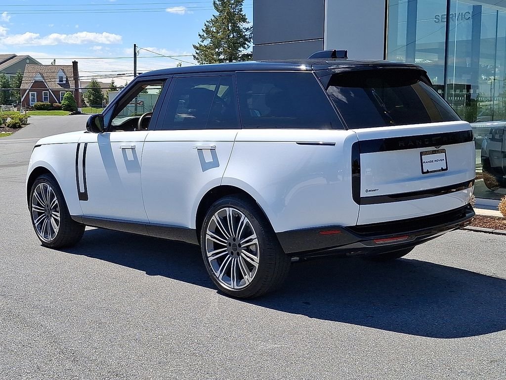New 2026 Ostuni Pearl White Land Rover SE image 4