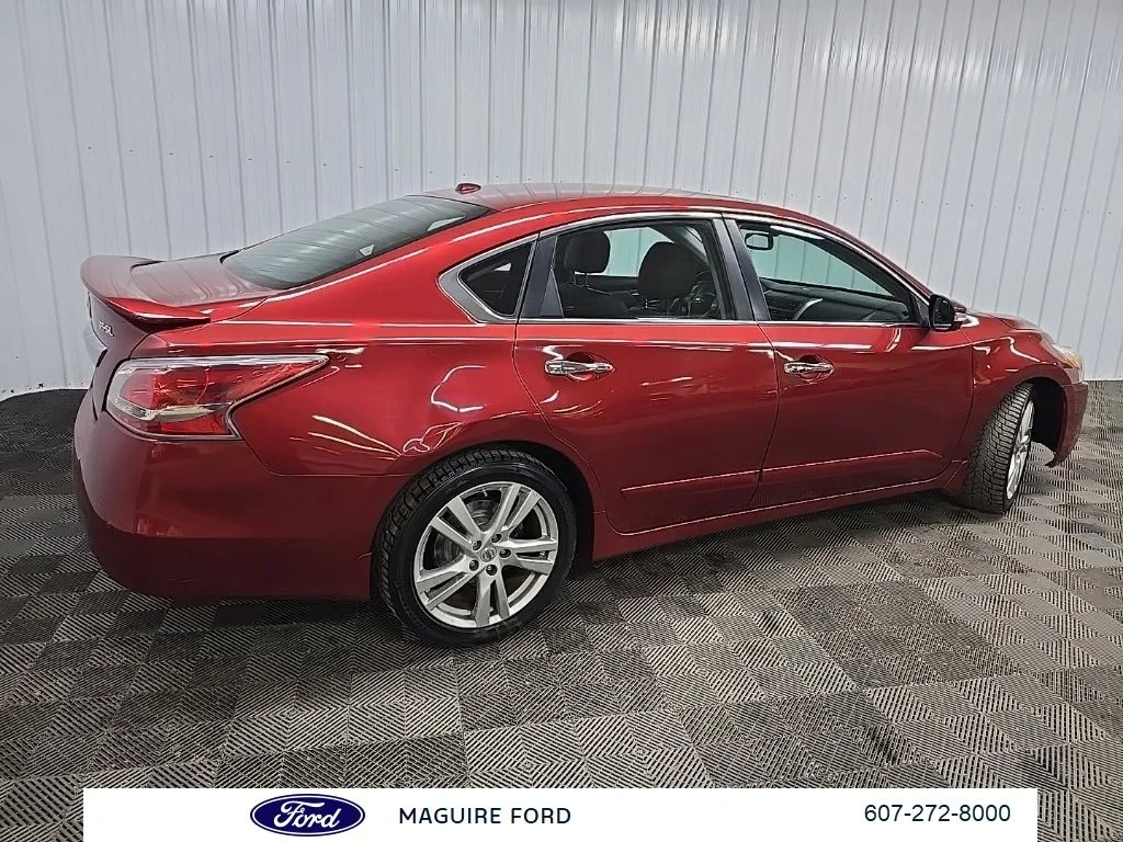 Used 2015 Red Nissan 3.5 SL image 3