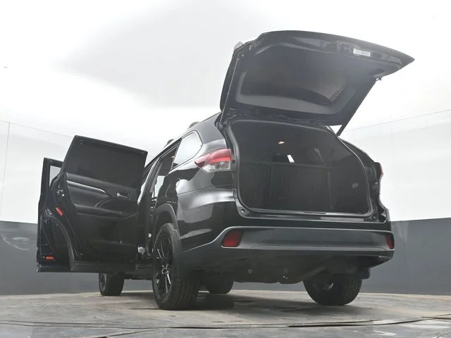 Used 2019 Midnight Black Metallic Toyota SE image 58