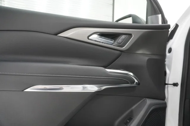 New 2026 Summit White Chevrolet LT image 13