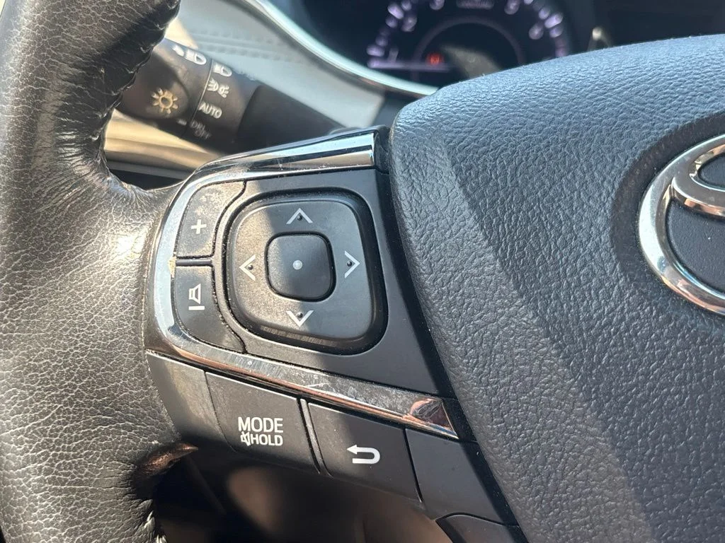Used 2015 Gray Toyota XLE image 19