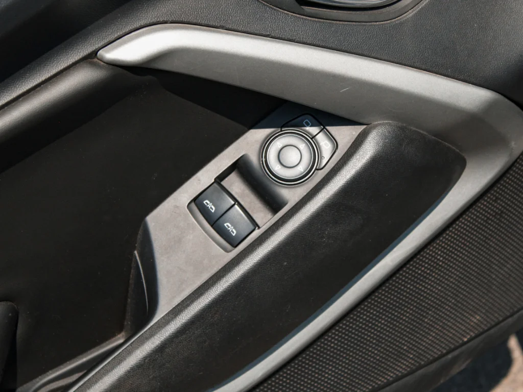 Used 2016 Silver Ice Metallic Chevrolet 1LT image 9
