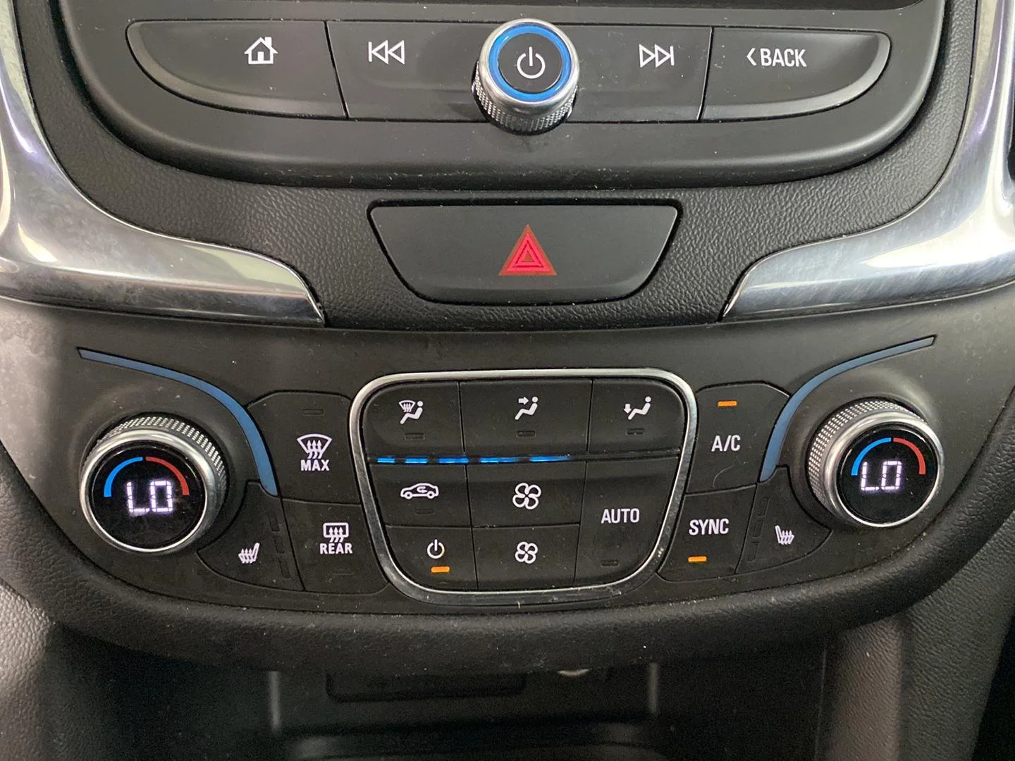 Used 2019 Iridescent Pearl Tricoat Chevrolet LT image 19