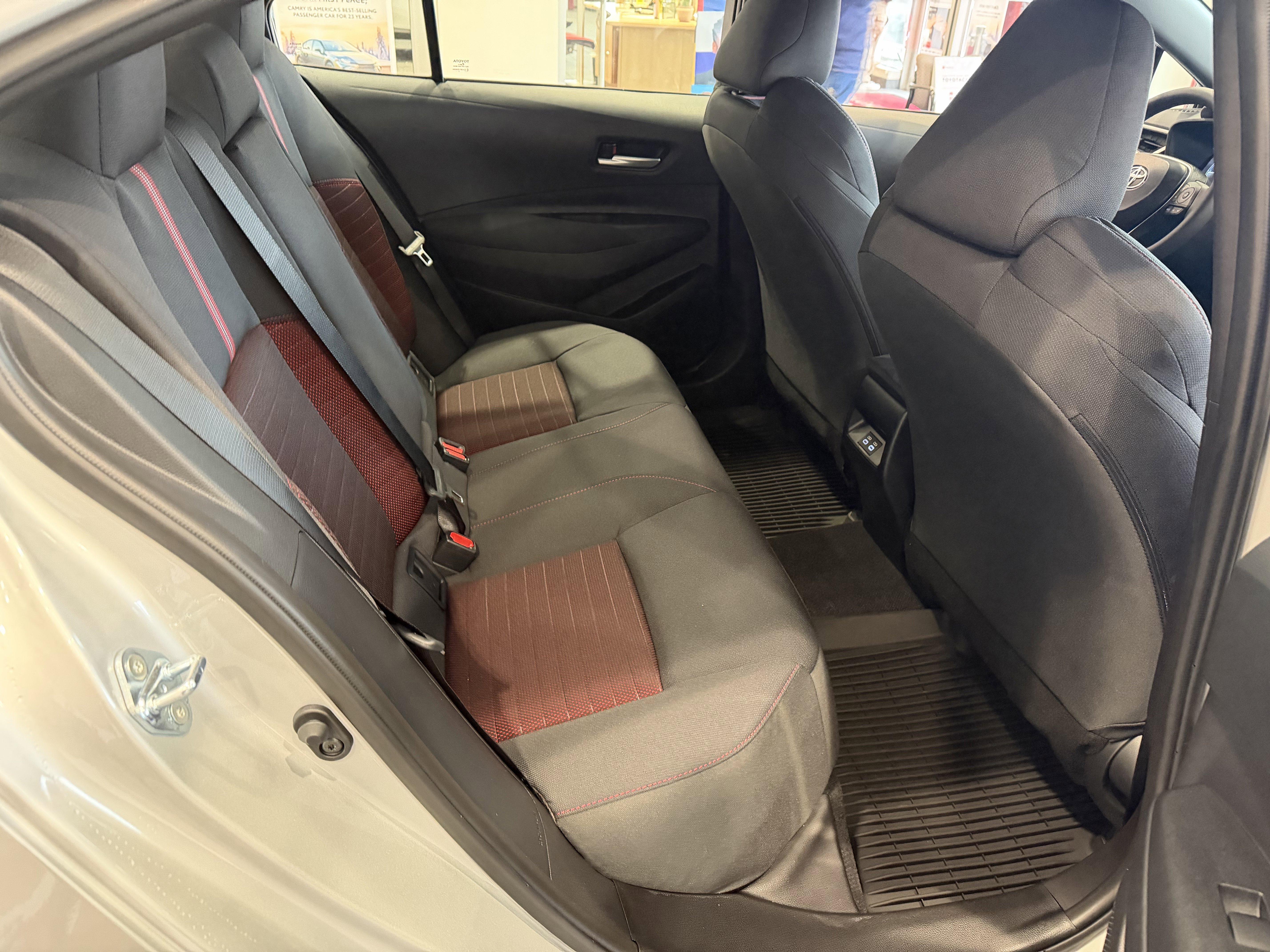 2026 Toyota Corolla SE - Photo 40