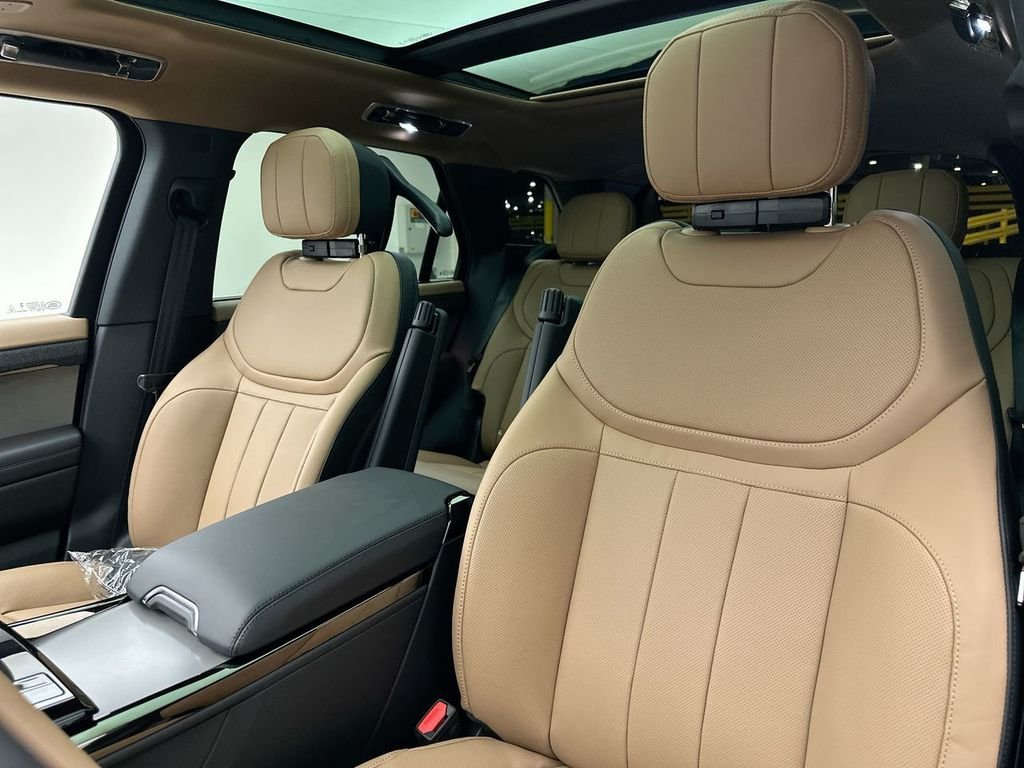 New 2026 Ostuni Pearl White Land Rover Dynamic SE image 10