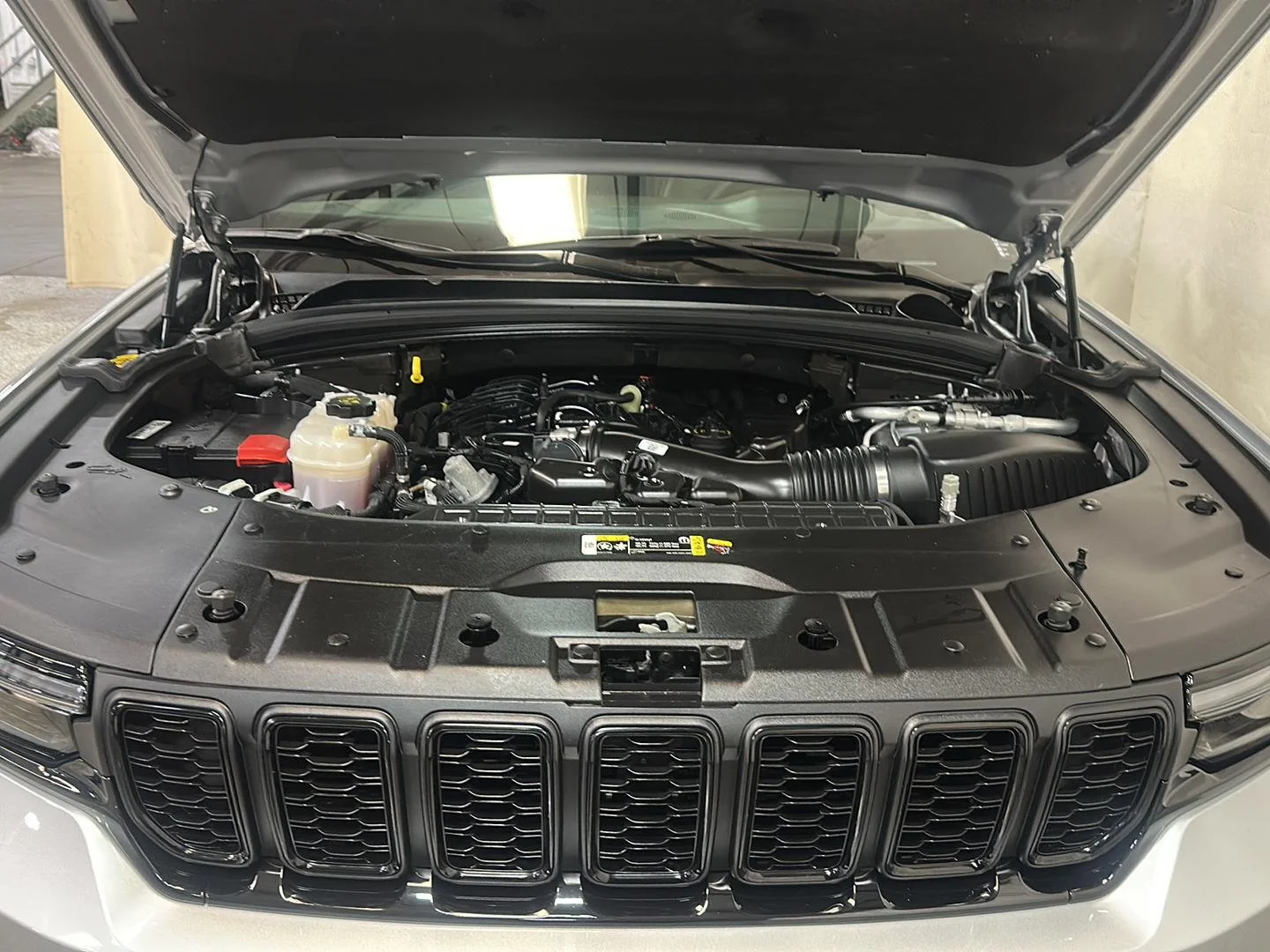 Used 2024 Silver Zynith Jeep Limited image 13