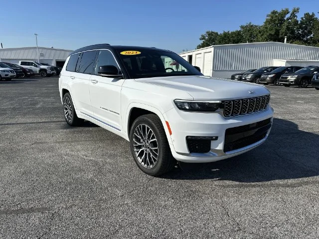 Used 2024 White Jeep Summit image 11