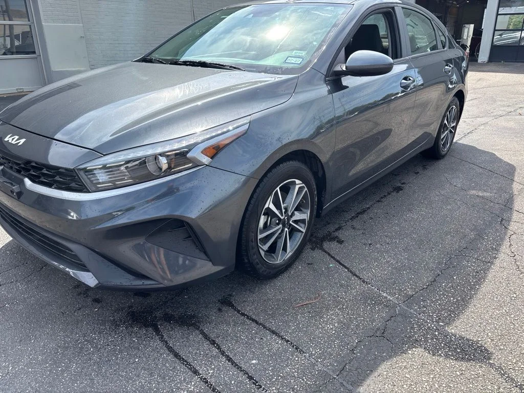 Used 2024 Gravity Gray Kia LXS image 7