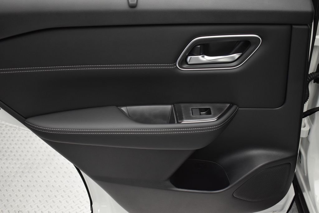 New 2026 Everest White Pearl TriCoat Nissan Platinum image 35