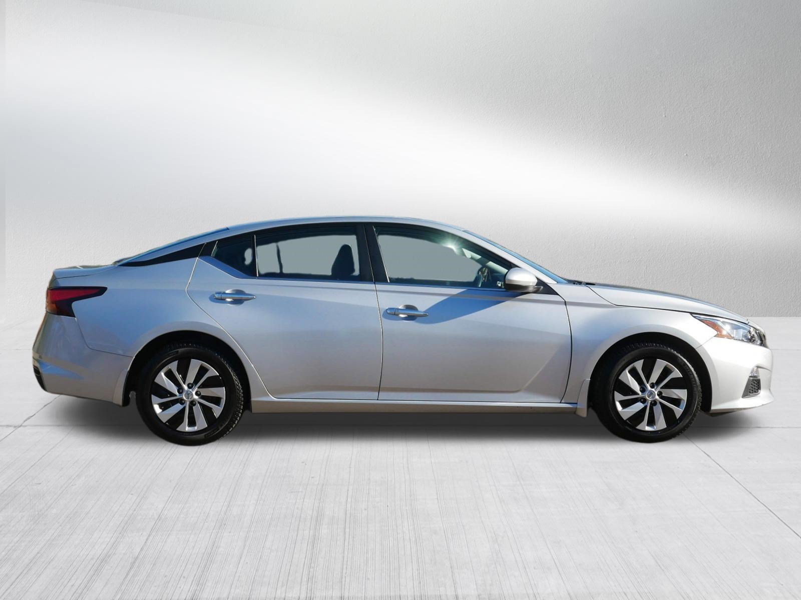 Certified Used 2021 Brilliant Silver Metallic Nissan 2.5 S image 8