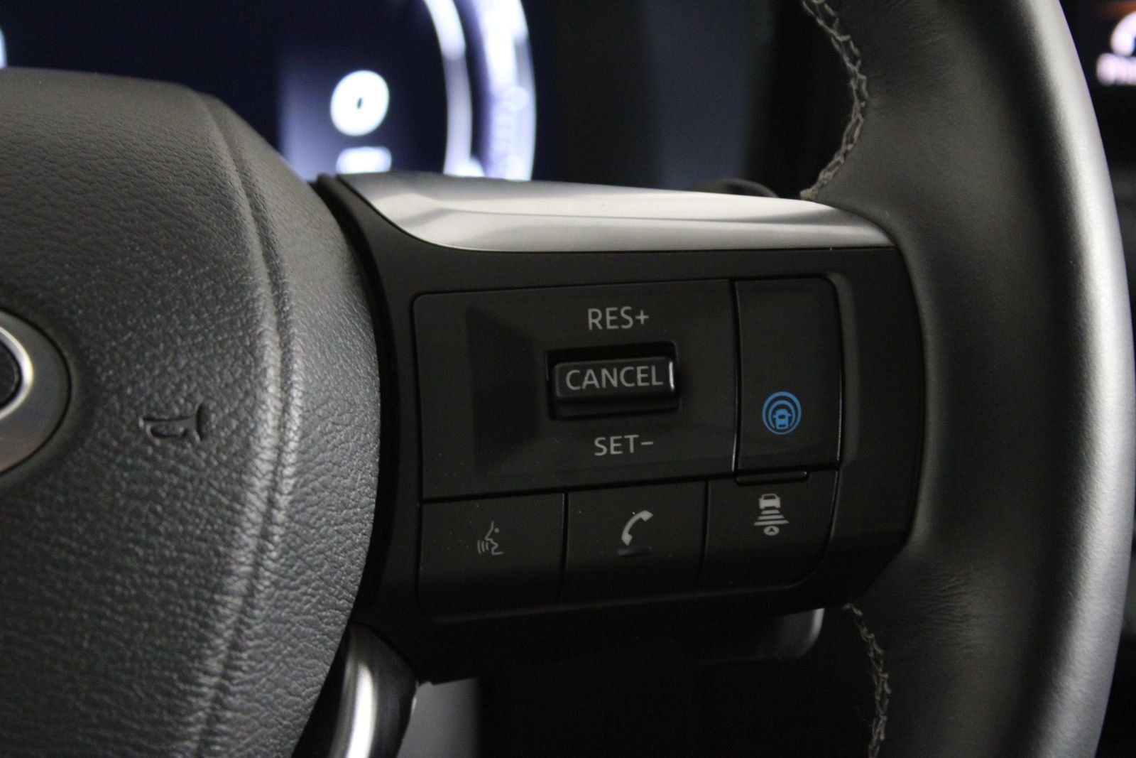 Used 2025 Black INFINITI Sensory image 32