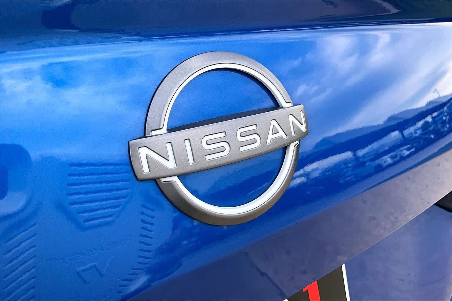 Used 2025 Bluestone Pearl Nissan SV image 28
