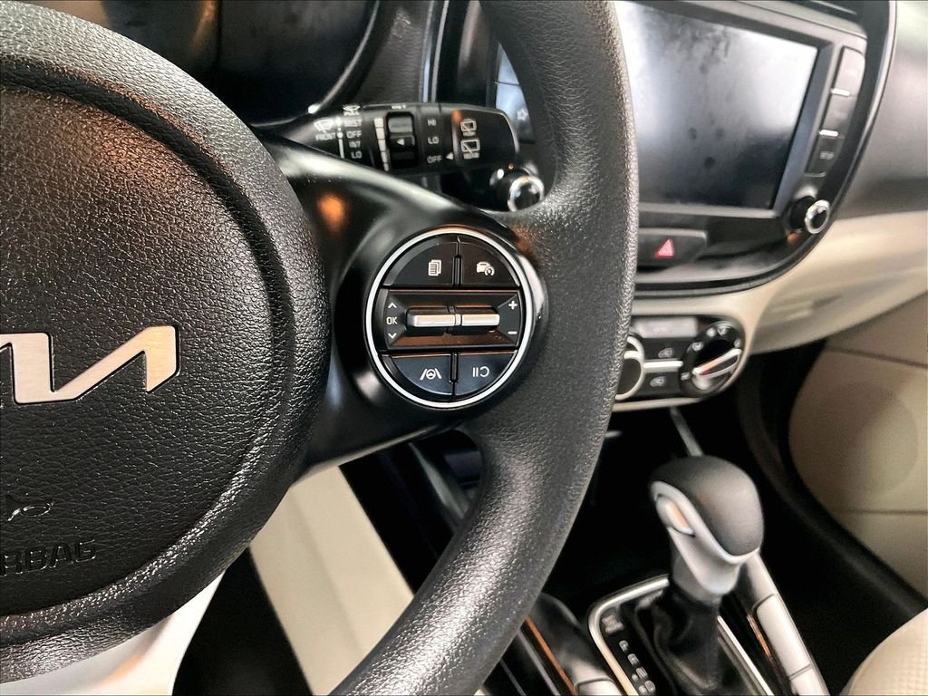 Used 2025 White Kia LX image 24