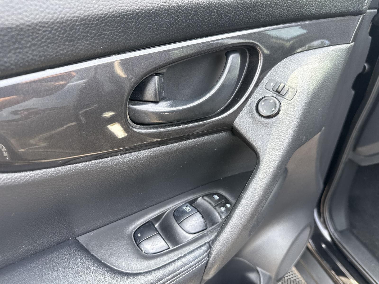 Used 2020 Magnetic Black Pearl Nissan S image 19